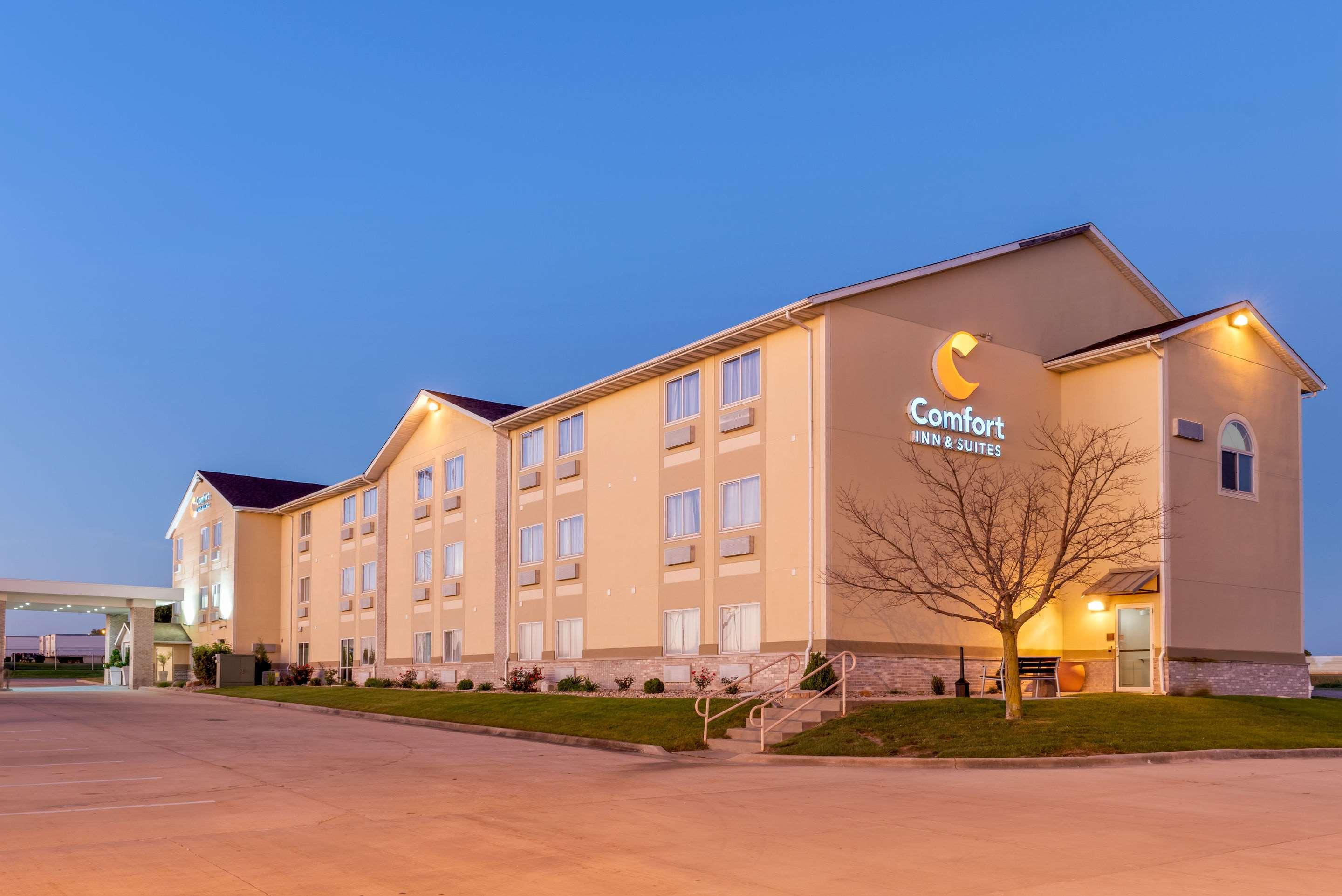Comfort Inn & Suites Near Route 66 Award Winning Gold Hotel 2021 Lincoln Exterior photo