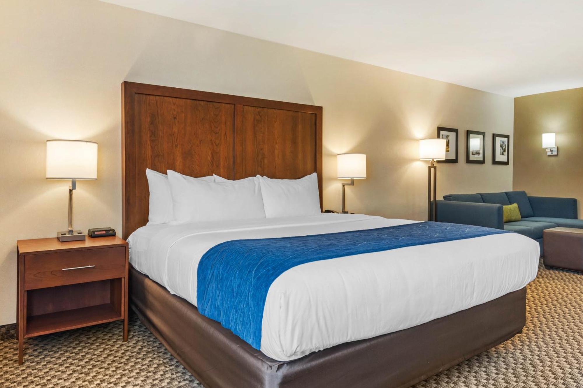 Comfort Inn & Suites Near Route 66 Lincoln Room photo