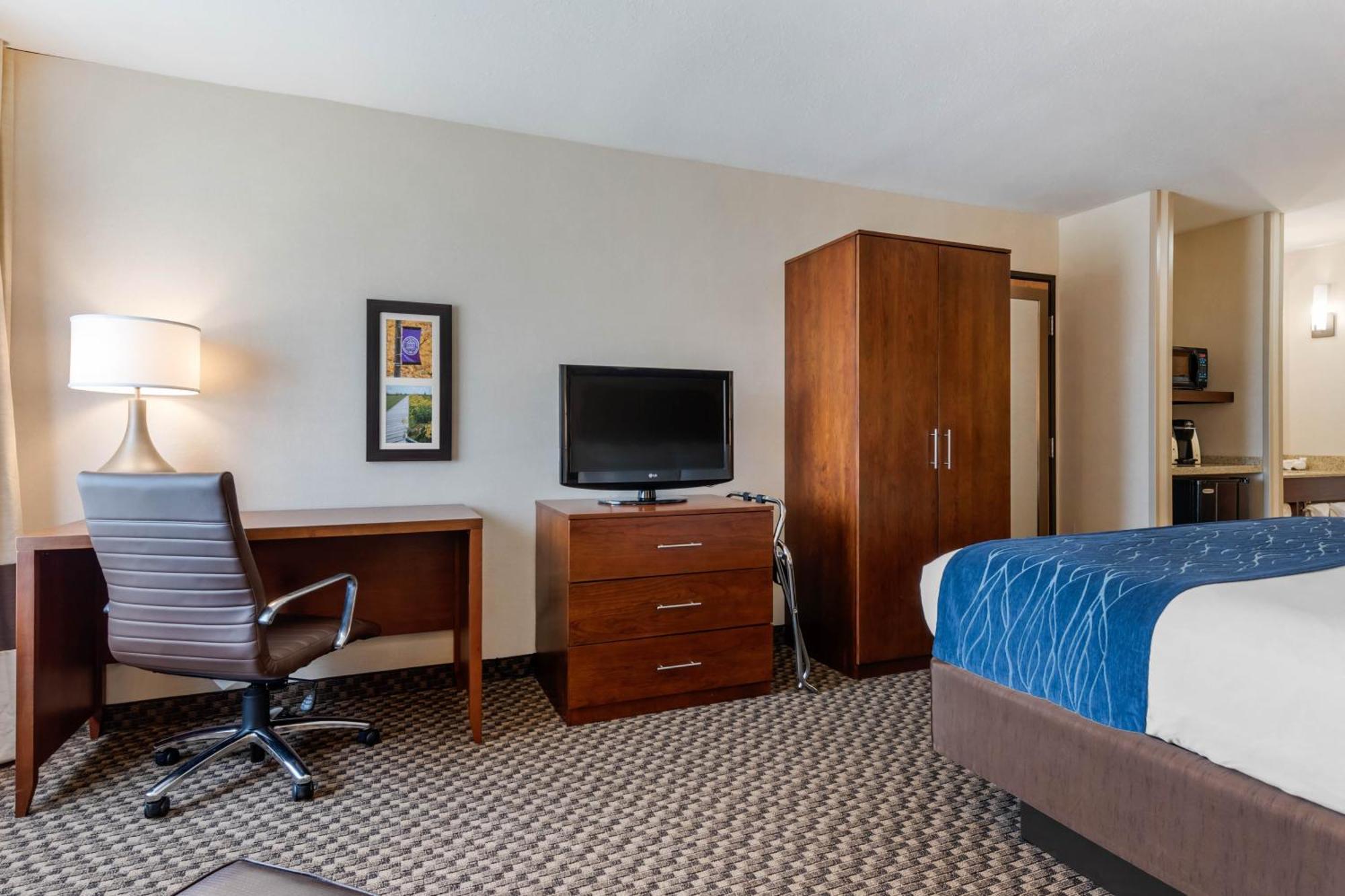 Comfort Inn & Suites Near Route 66 Lincoln Room photo
